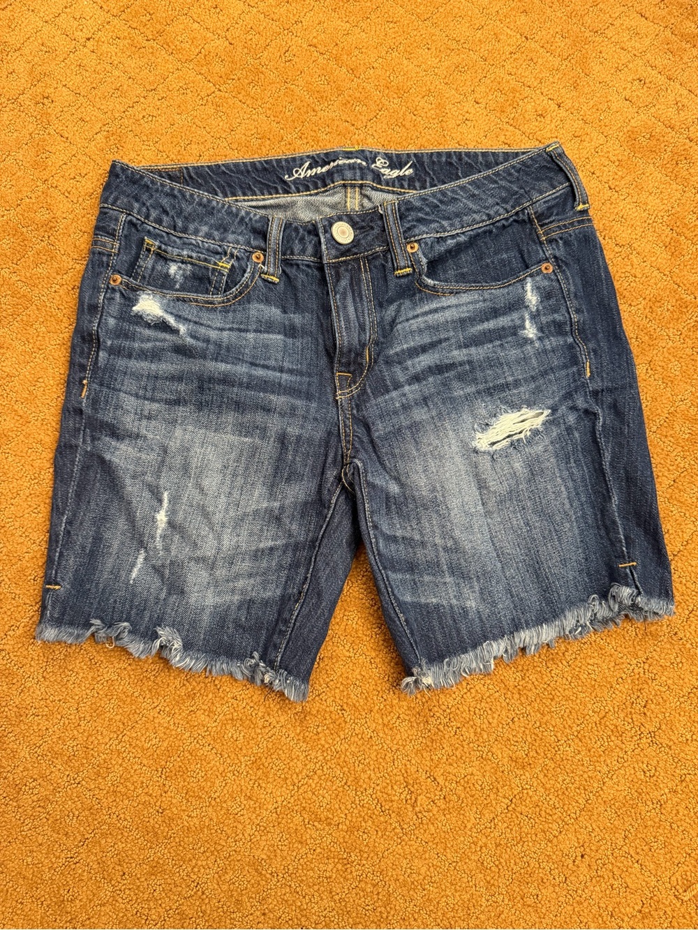 American Eagle Mid Rise Medium Wash Distressed Cut Off Denim Shorts Women’s 4